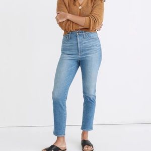 Curvy Stovepipe Jeans in Euclid Wash